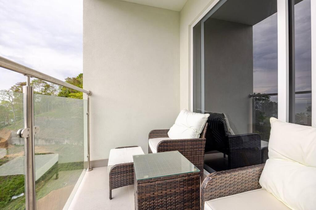 Apartment Ocean View Steps To The